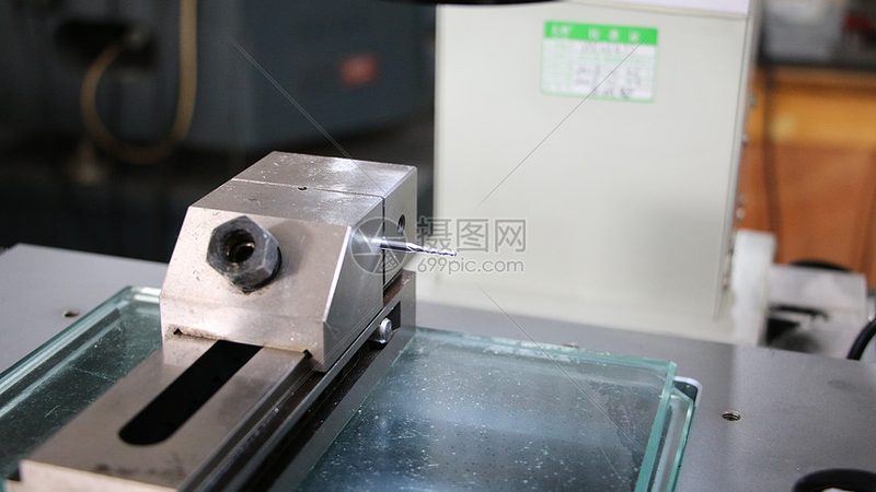 普通车床加工精度等级解析：如何选择合适型号**